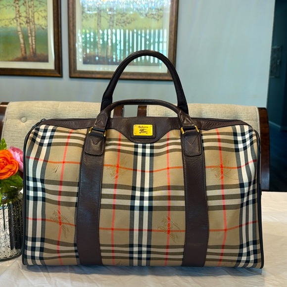 Authentic Burberry Travel bag - Picture 1 of 10